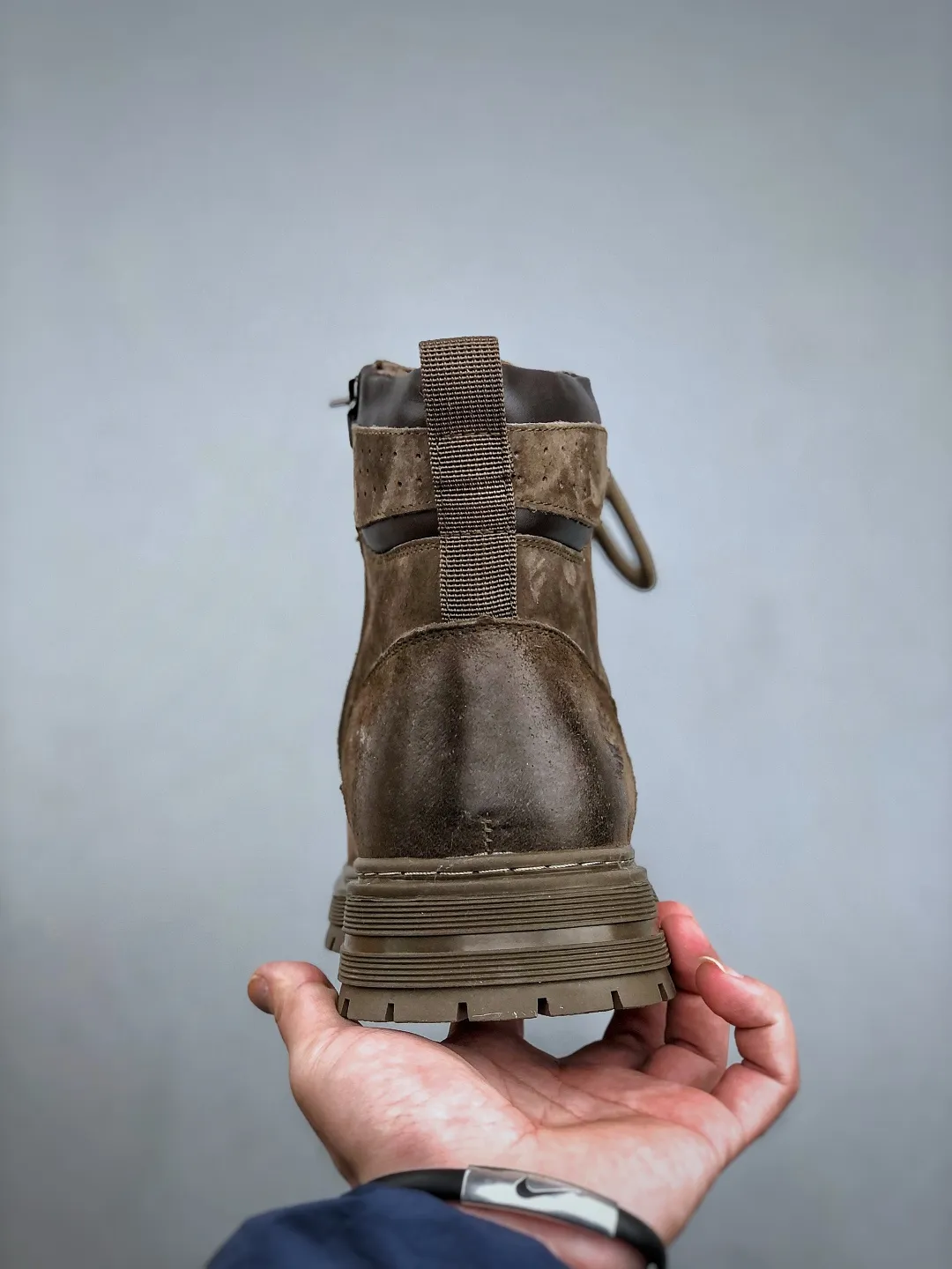 Local 💰560 support store opening new goods 🚀 #Timberland Timberland/Timberland New autumn and winter products Must-have outdoor casual rhubarb boots series for autumn and winter #Guangdong Dachang quality Original box original packaging Fashion and trend matching The fabric is made of Italian 🇮🇹 top matte fine-grained cowhide Light outsole with anti-odor and anti-corrosion genuine leather latex insoles From the outsole to the hardware, all are made from OEM raw materials Same as the original Goodyear's never-opening glue process. Good products don't kill pigs. The quality of the first order is strictly controlled. Exclusively released on the entire network. The quality is beyond doubt. The full set of official website unified packaging gives you a perfect wearing experience. The quality is exquisite and durable. A must-have for sportsmen. Specializes in not looking handsome. High-quality feet feel first-class. This winter, it is specially used for outdoor cold protection. Daily casual matching. Size: 38-44 (leather shoe size)